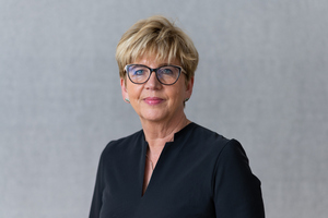 Prim. Univ. Prof. Dr.  Sylvia Hartl